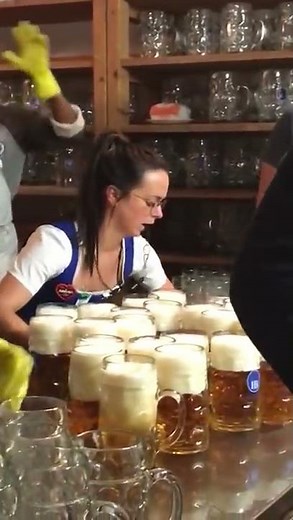 Oktoberfest Heroes: Andrea