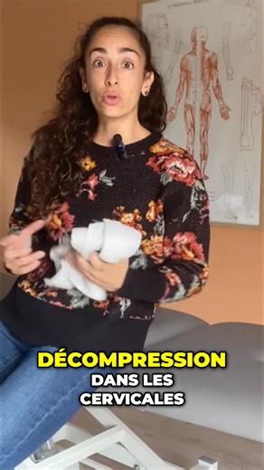 304K views · 4.3K reactions | Découvre deux exercices simples pour soulager les tensions cervicales et les migraines. Apprends à relâcher les muscles du cou en douceur et à favoriser la décompression vertébrale. Je te donne le lien vers la vidéo complkète qui parle de cervicales et de NCB : https://youtu.be/k3cUNI2WSF0 #cervicales #décompression #migraine #santé #bienêtre | KinéMargaux | Facebook