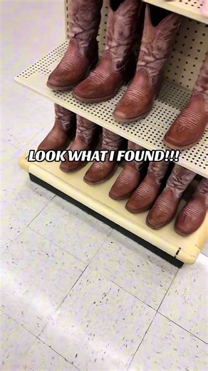 Im OBSESSED with these boot planters!!! #westerndecor #boots #springtime #momsover30 #fyp