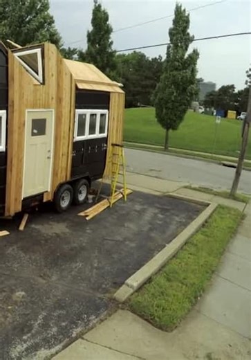 Tiny House, Big Living S01:E11 - Tiny House, Big Dog