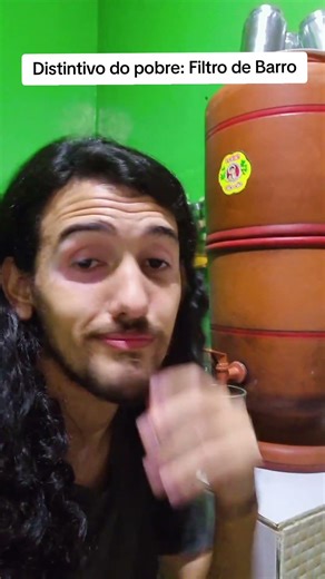 Distintivo do pobre: filtro de barro #memes #humor #comedia