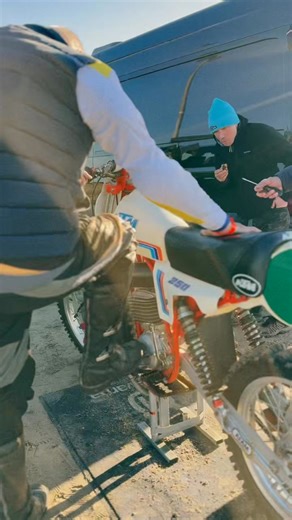 Le vintage bien plus qu’une passion. Valéry quitte son travail pour se consacrer à la restauration de motos anciennes 👌 | 100%Cross