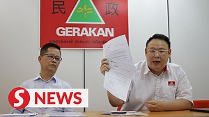 A retired headmaster who lost over RM35,000 to scammers says numerous charges were made to his debit and credit cards even after he asked the issuing banks to block all transactions. Ooi Eng Lye, 64, told a press conference this at Penang Gerakan's headquarters in Jalan Macalister on Tuesday (Feb 27). Read more at http://tinyurl.com/nzry8wnv WATCH MORE: https://thestartv.com/c/news SUBSCRIBE: https://cutt.ly/TheStar LIKE: https://fb.com/TheStarOnline | The Star