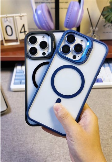 The funniest fridge magnet you’ll ever own 😂🐸 Every time friends come over, this little frog becomes the star of the show. 🐸 It’s magnetic, it’s posable, and you can make it look like it’s climbing your fridge or just hanging upside down. Everyone laughs and ends up moving it around. Honestly, it’s the funniest little icebreaker ever. I left the link below—trust me, you’ll want one.#FrogTok #CoolGadgets #DeskDecor #FunnyGift #FridgeMagnet