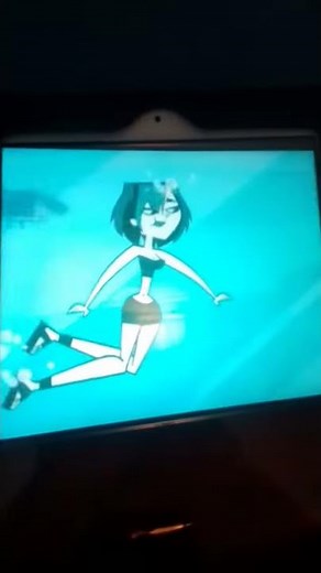 Gwen underwater from Total Drama