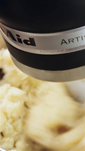 Chef&Co. on Instagram: "Hayallerinizdeki KitchenAid'e Kavuşma Zamanı! ✨ Mutfakların ikonik yardımcısı, şeflerin vazgeçilmezi KitchenAid Stand Mikserlerde kaçırılmayacak fırsatlar sizi bekliyor. Performansı ve efsanevi tasarımı şimdi indirimli fiyatlarla yakalayın."