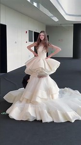 仙女们揭秘白色蓬蓬长裙如何秒变蛋糕短裙🫧Anijosa 视频来源..