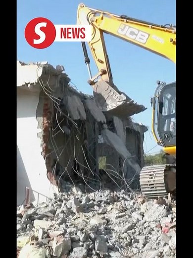 Death toll 21 in India firework factory blast, say officials