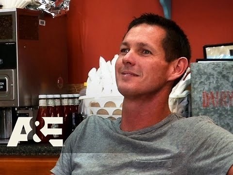 Shipping Wars: Jarrett Takes a Detour to See a Girl | A&E