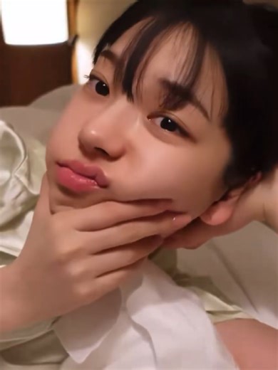 Karina's Bareface and Hoarse Voice After Waking Up