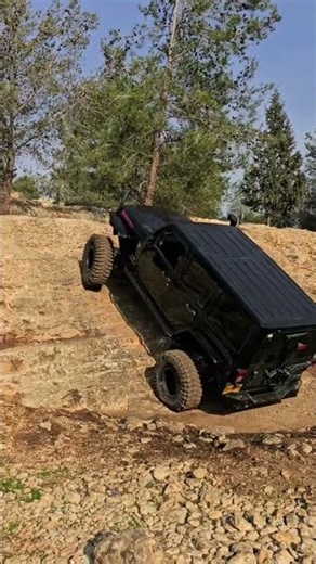 Jeep Wrangler Insane Vertical Climb