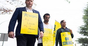 Union says 4,000 workers on 22 pickets as B.C. public service strike expands