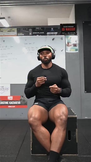 OBi vincent on Instagram: "Lower body mobility/flexibility/strengthening routine. Its taken me years to get comfortable with these exercises and always.. ALWAYS start very light with the weights if new to certain movements. Main focus of these movements are hips/ lower back/Hamstrings/glutes / Adductors. Usually spend a good 30mins p. weekly on pure mobility work and about 15mins daily before a session (Before i get asked i am 6’2 and weight bout 112kg) 📝 - Box Gorilla squats - Barbell Jefferso