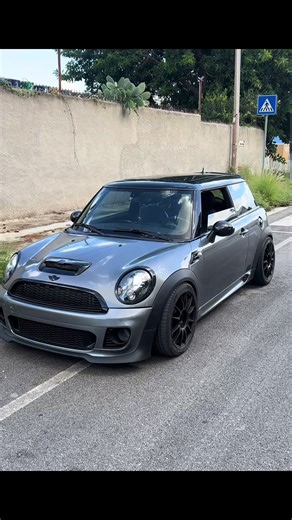 Detailed Look at the Dirty JCW Mini Cooper
