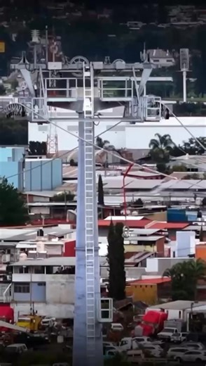 🚡✨ ¡El teleférico de Uruapan ya está en su recta final! Con 91% de avance general y el tendido de cable al 100%, esta obra transformará la movilidad y el turismo en la región. De las 22 obras complementarias, el 85% ya iniciaron y 3 están concluidas. | EL CLARIN