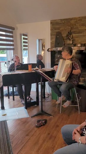 Belle journée de la FETE DES MERES et de notre Maman, 92 ans, en musique et remplie d'amour! | Renée Lamarche