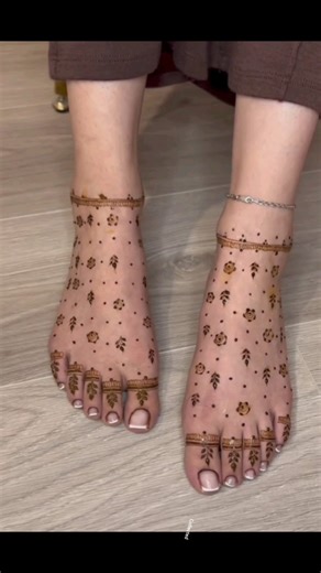 Simple leg mehndi designs #shortvideo #shortsfeed #trendingshorts #mehndi #shorts #legmehndi #viral