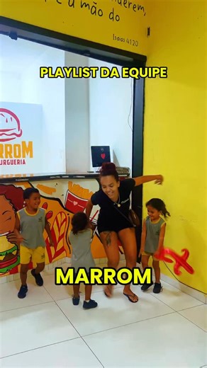 Marrom Hamburgueria on Instagram: "🎶 Se tem uma coisa que a nossa equipe tem de sobra é personalidade musical! Cada um aqui escolheu aquela música que representa seu estilo e o resultado foi essa playlist super eclética (e animada, claro!) 😍🔥 E aí, com qual dessas escolhas musicais você mais se identifica? 🎧👇 . . . . Marketing / videomaker mobile - @thali.suhett"