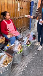 138K views · 6.9K reactions | Comiendo grillos mexicanos. | Padre Chelo Oficial | Facebook