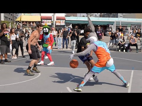 Bugs Bunny & Marvin Martian GO CRAZY 2v2 vs Awkward Hoopers IRL [Space Jam IRL]
