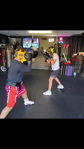 Inside vs. outside fighters. Both had opportunity and success and this is the process. #lasvegasboxing #boxingtraining #vegasfitness #vegasfamilies #coronadohighschool