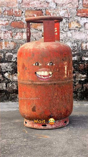 गैस सिलेंडर vs मालिक #funny #thetharpuns #aalupyajjoke #comedy