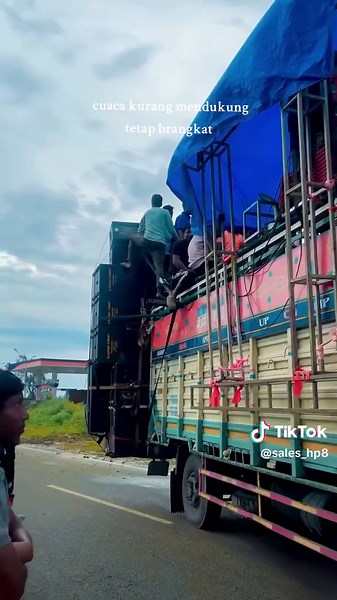 Tetap Berangkat Meski Cuaca Buruk