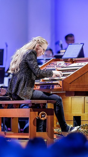 Anna Lapwood mesmerizes the audience at the OPUS KLASSIK Gala 2024 at the Konzerthaus Berlin with her breathtaking organ performance of Hans Zimmer’s excerpt from the Interstellar Suite, arranged by Nic Rayne.A truly once-in-a-lifetime experience! ✨ | OPUS KLASSIK