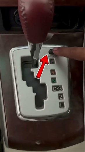 Gear liver stuck press shift lock to mover gear liver #Automobile #toyota #tipsandtricks #foryou