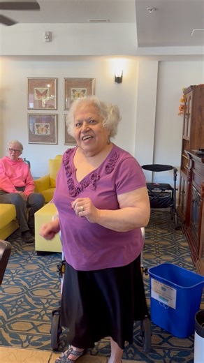 1.1K views · 31 reactions | When sing alongs turn into dance alongs! 睊 - Quand les chants se transforment en danses !睊 | Symphony Senior Living Orleans | Facebook