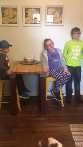 Mom Tells Kids She's Pregnant