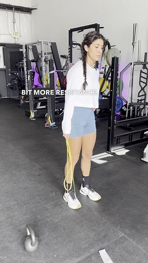 This side-core movement helps strengthen your obliques and deep core...