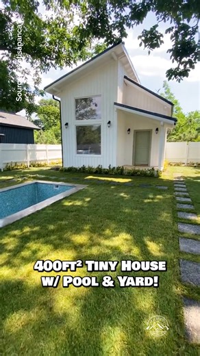 Would you live in this beautiful foundation tiny house with its own pool & private yard? Inside the tiny home, there is a cozy living room with a couch & fireplace, a kitchen with apartment-size appliances (missing a stove), a full bathroom with a tile shower, a loft bedroom, & the most beautiful yard with your own plunge pool! These are new rentals being built in Sapanca, Turkey, (Built by @kotisapanca) but would love to see more of these homes around the world & in the US! #tinyhouse #tinyhome