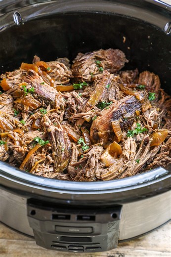 Four ingredients. One crockpot. Dinner that shows up when I’m juggling a million things. This roast is on repeat for me in December. 📤 Comment 𝐓𝐢𝐩 𝐑𝐨𝐚𝐬𝐭 and I will send you the link to the recipe *𝑴𝒂𝒌𝒆 𝒔𝒖𝒓𝒆 𝒕𝒐 𝒇𝒐𝒍𝒍𝒐𝒘 𝒎𝒚 𝒂𝒄𝒄𝒐𝒖𝒏𝒕 𝒔𝒐 𝒕𝒉𝒂𝒕 𝒎𝒚 𝑫𝑴 𝒅𝒐𝒆𝒔𝒏’𝒕 𝒆𝒏𝒅 𝒖𝒑 𝒊𝒏 𝒚𝒐𝒖𝒓 𝒋𝒖𝒏𝒌 𝒎𝒂𝒊𝒍* ⭐️⭐️⭐️⭐️⭐️ “Wow!! I could’t believe this was so easy to make and how delicious it was. I put it in Sunday morning then we fed the whole family for dinner.