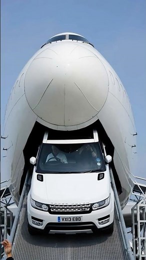 The UNIQUE Purpose Of The 747's Raised Cockpit