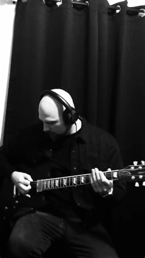 I moved my #Mooer #Blacksecret from my synthesizer to my guitar pedalboard. Great for metal riffs.