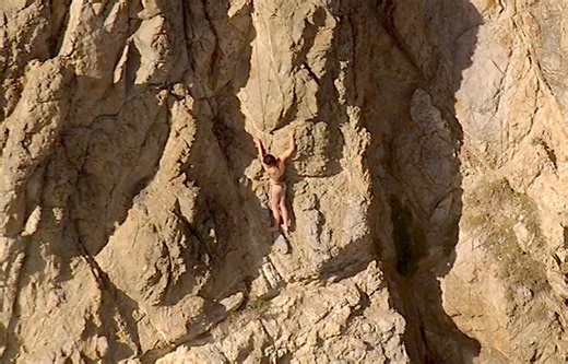 San Francisco cliff rescue: Woman dangling 70ft above Ocean Beach saved (video)