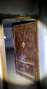 2.1M views · 38K reactions | جني يمشي من امامي و كان عيوني مشتعله مثل النار و غضب الجن مني و كان يتحكم بكل شيئ داخل المكان اذا كنت من اصحاب القلوب الضعيفه لا تشاهد رابط قناتي اليوتيوب ⬇️ https://youtube.com/c/hasanbarbar | حسن بربر Hassan bar bar | Facebook