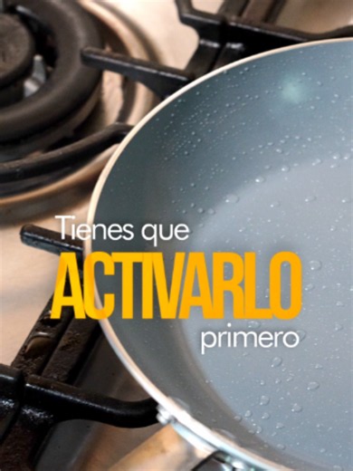 Mucha gente no sabe esto de sus sartenes antiadherentes 🍳: ¡TIENES QUE ACTIVARLAS ANTES DE USARLAS! Por suerte, es muy sencillo y hoy te enseño a hacerlo con mi nueva sartén de cerámica de Tramontina, (tú también puedes comprar la tuya en sus puntos autorizados 😉). @tramontinaoficial #CoralAyoroa #tramontina #tipsdecocina