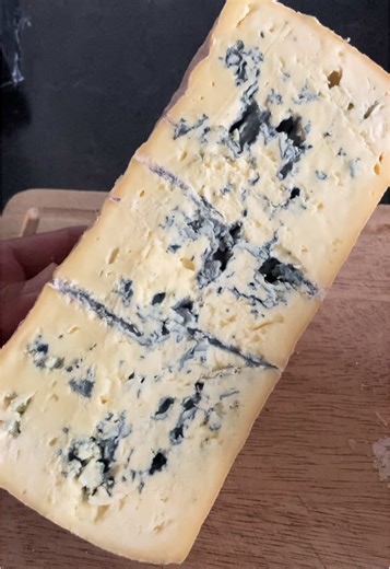 🎬 Prerecorded courses in different languages 🌎 💶 €50 — payment can be made directly on the website 👩‍💻 🧑‍💻 Each course includes: 📹 video photos text 📄 technical sheet 💬 30-day Q&A support ✅ Suitable for Artisans with 100–600 L 🥛 Home 🏡 cheesemakers 5–50 L 🔗 Link to the website with courses and full information in my BIO #cheese #cheesemaking #recipes #milk #handmade