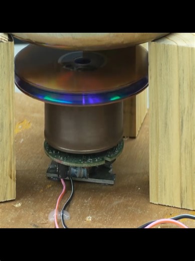A simple heat demonstration can be made by powering a DC motor with a 12V battery and attaching a compact disc to the motor shaft. When the motor runs, electrical energy is converted into mechanical motion, and friction or electrical resistance in the system generates heat. This setup demonstrates how electrical energy can be transformed into heat and motion and should be used only for basic educational demonstrations with proper safety precautions. #motor #compactdisc #stove #magnet #besafe