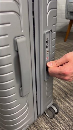 Meet Framelock Max--a functional design featuring a lightweight zipper-less constructed case.