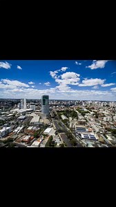 Uberlândia é um município brasileiro no interior do estado de Minas Gerais, na região conhecida como Triângulo Mineiro, Região Sudeste do país. Com 754 954 habitantes, segundo a estimativa populacional de 2024 do Instituto Brasileiro de Geografia e Estatística (IBGE), é o segundo município mais populoso do estado. Municípios limítrofes Sul: Veríssimo; Sudeste: Uberaba; Norte: Araguari; Leste: Indianópolis; Oeste: Monte Alegre de Minas; Noroeste: Tupaciguara; Sudoeste: Prata Distância até a capit