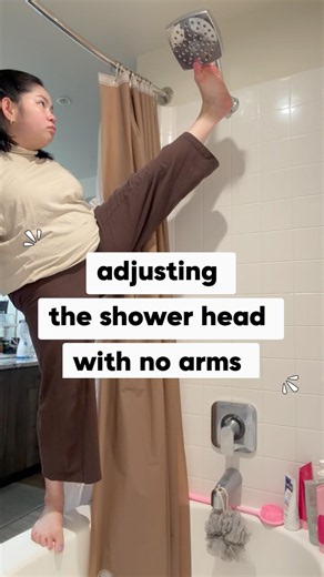 How I adjust the shower head with no arms ✨ #inspiration #beauty #daily #tutorial #vlog