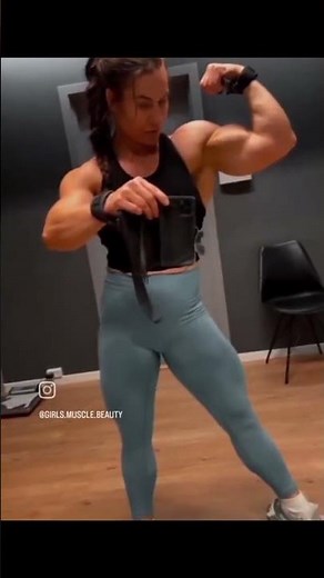 Strong nurse flex biceps #fitness #gym #flexing #bodybuilding