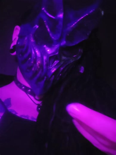 (giggles out loud)🤭🤭 #loveviolently #funwithnix #gothgirlsoftiktok #masktok #fyp