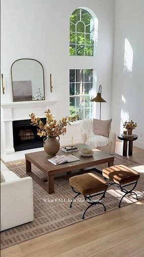 Cozy Fall Living Room Featuring Chantilly Lace OC-65 from #BenjaminMoore 🤍🍁