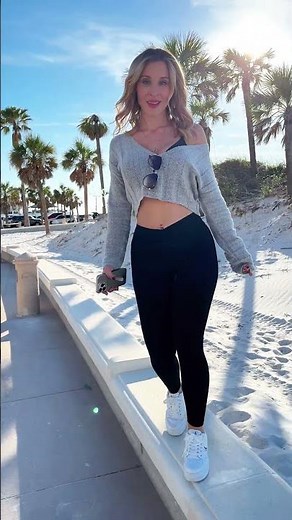 Midday walks #leggings #yogapants #fitgirl #sneakers