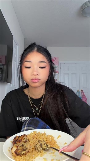 whos alyssa (@alyssaavlogsspam)’s videos with original sound - nia