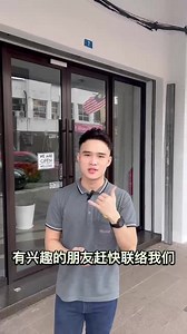 我们所使用的Epoxy Multi Flake Coating是以一种表面涂层的方式进行翻修，无需敲任何砖，直接在砖上料。 省时又省工的同时也省去敲砖，买砖的钱，且又不会把屋里搞得灰尘满步，最重要的是只需4-6小时就能搞定！ 此外，我们也有多种颜色设计让您自行挑选出自己喜爱的款式。 ✅节省时间和金钱 ✅低成本 ✅无需敲砖 ✅防滑 ✅时尚耐用 ✅易于清洁 ✅防青苔，防水，水密，无缝 ✅多种颜色和设计选择 浴室地面价格： Option A: 一间浴室，不超过40方尺，任选一个颜色，无图案 RM 900 Option B: 一间浴室，不超过40方尺，任选两个颜色，有设计可以选图案 RM 1050 想把厕所翻修成既美观又耐用？马上与我们联系。 The Epoxy Multi Flake Coating without hacking, Save time ,money and will not make the house full of dust, one day to complete! ✅Save time and money ✅Lower cost ✅No hacking ✅Non-s